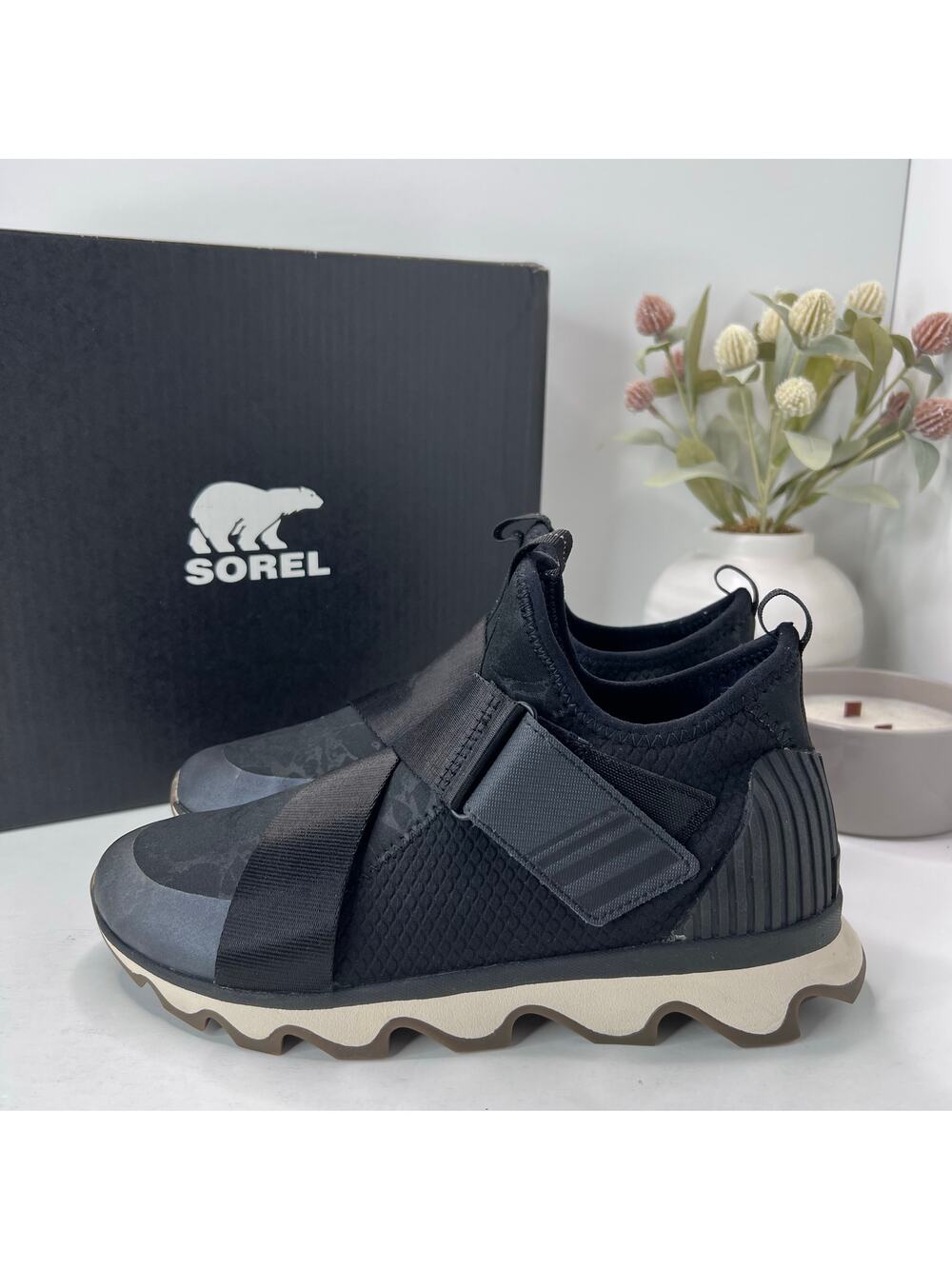 Sorel Kinetic Caribou Waterproof Shoes Black NL3374-010 Women's 9.5 NWD FLAW
